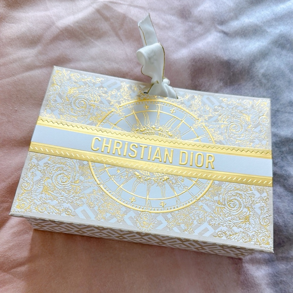 (FREE) Dior | White and Gold Gift Box